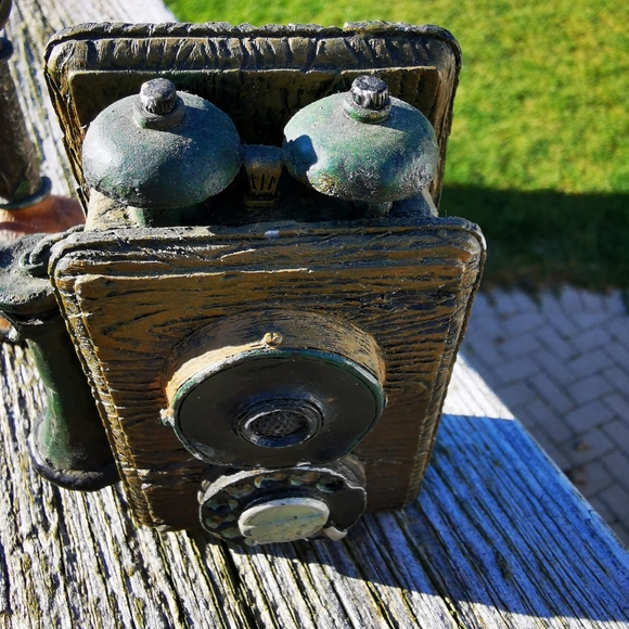 Pair of Resin Antique Phone Figures - Picture 4 of 11